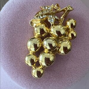 Elegant Gold Brooch with Crystal Accents